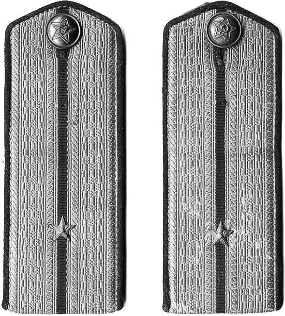 Жорка появился на вокзале в двадцать пять минут одиннадцатого когда Рэм уже - фото 11