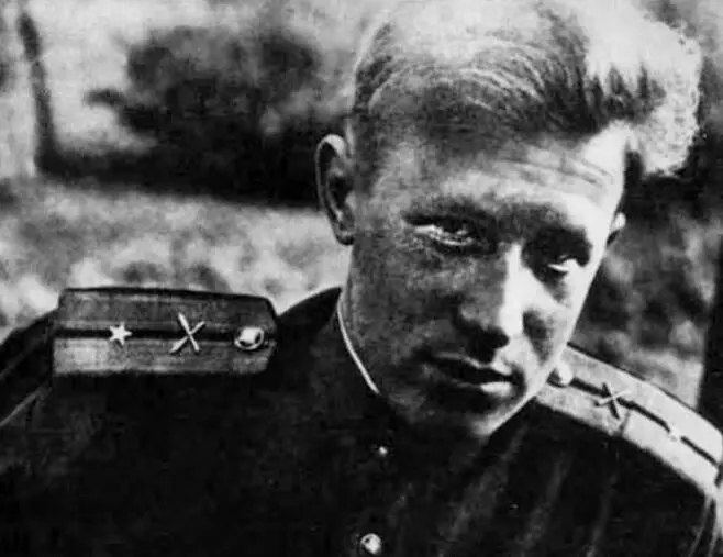 Первый орден лейтенант Дроздов получил в Берлине в апреле 1945 года - фото 99