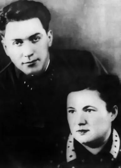 П Н Кубаткин генераллейтенант НКГБ МГБ СССР с женой К В Усенко Москва - фото 105