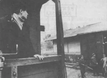 Подпольщик Кадр из фильма Чужая вотчина 1978 год В мае 1935 года после - фото 12