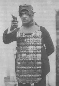Пуленепробиваемое снаряжение для полиции 1930е годы Началась паника - фото 13