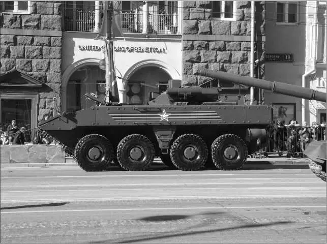 Боевая машина пехоты К17 платформы Бумеранг на Пушкинской площади перед - фото 133