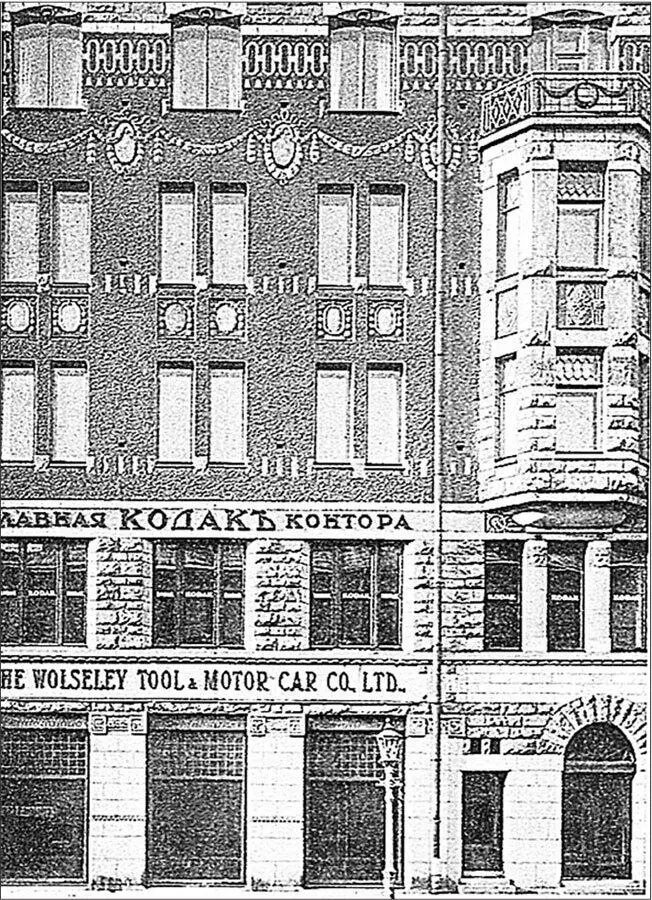 Облицовка грубоколотым и гладкотесанным горшечным камнем элементов фасада - фото 16