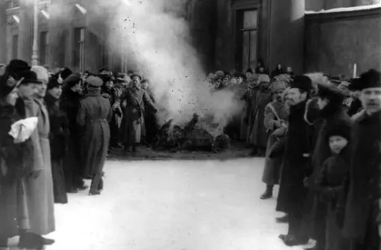 Сожжение государственного герба Российской империи Февраль 1917 г Приверженцы - фото 22