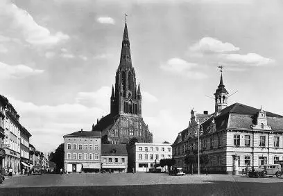 Market square town hall and the church of St Bartholomaeus in pre1945 Demmin - фото 3