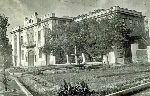 Клуб в Луганске в котором в 1927 году выступили Маяковский и Кирсанов А в это - фото 12