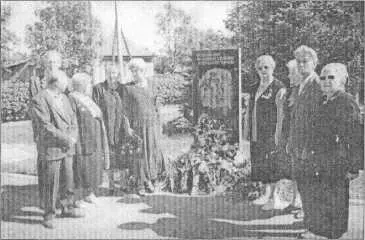 Памятник узникам фашистских концлагерей в г Жиздре Открыт в августе 2001 г - фото 36