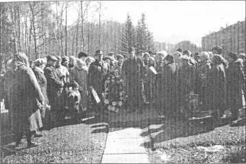 Бывшие узники фашизма у памятника Обнинск 11 апреля 2003 г Калужское - фото 40