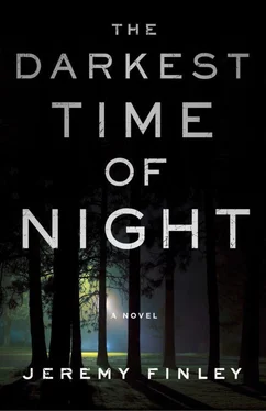 Jeremy Finley The Darkest Time of Night обложка книги