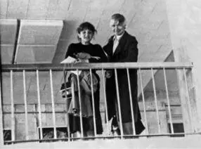 На выставке художников Анатолия Зверева и Виктора Казарина Москва 1987 - фото 43