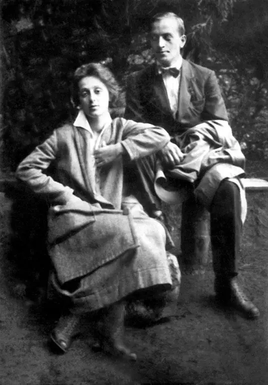 Верико Анджапаридзе и Михаил Чиаурели 1920 год Мать не поднимая головы - фото 99