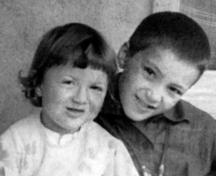 Софья Михайловна Чиаурели и я Верико я и Софико Софико моложе меня на - фото 100