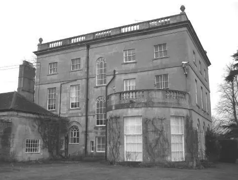 Road Hill House back view with the drawingroom windows to the right - фото 21