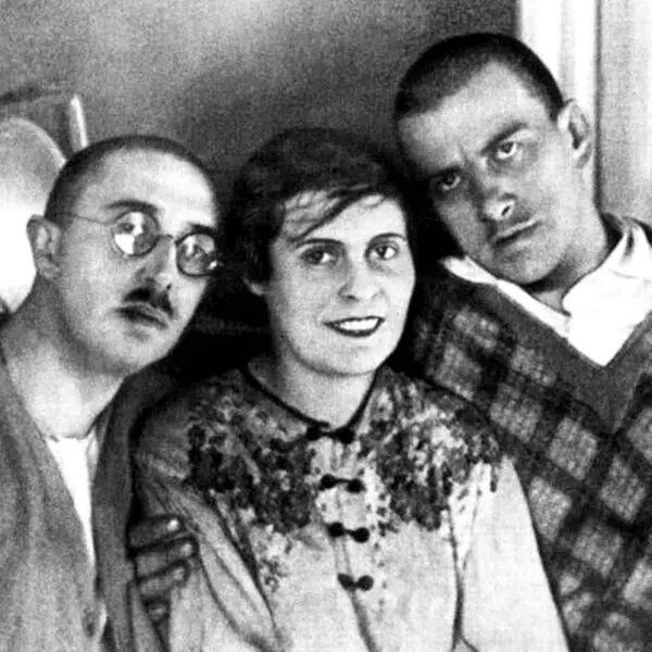 Владимир Маяковский с Лилей и Осипом Бриками Москва 1928 г Перстнипечатки - фото 4