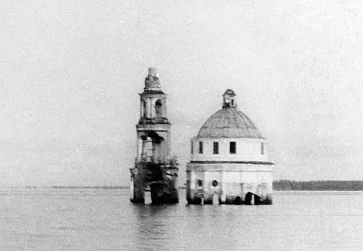 Затопленный город Молога Бывшие мологжане приходят к водохранилищу лишь для - фото 4