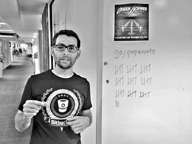 Это снова мой друг Шериф из Atlassian На этой фотографии он объясняет мне что - фото 137