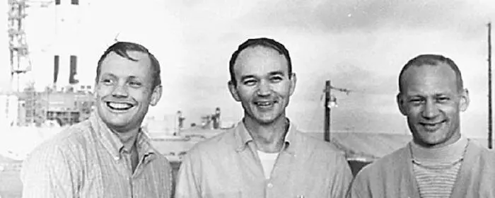 Дружелюбные незнакомцы экипаж Apollo 11 слева направо Армстронг Коллинз - фото 30