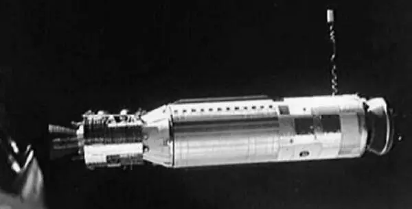 Вид на аппаратмишень Agena с корабля Gemini VIII перед первой в истории - фото 33