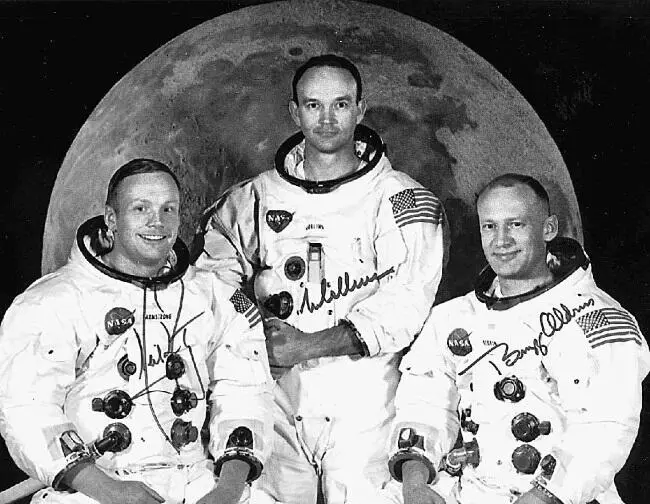 Официальный фотопортрет экипажа Apollo 11 подписанный каждым из троих - фото 34