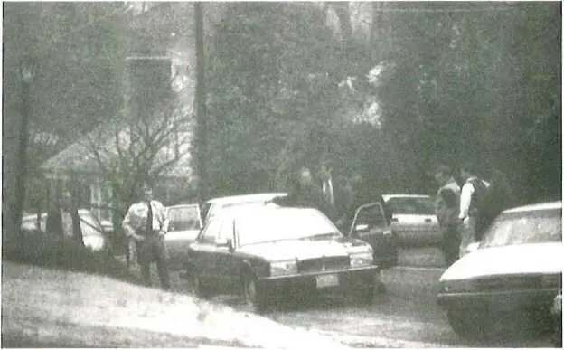 Арест Эймса сотрудниками ФБР 21 февраля 1994 года Разорванный листок после - фото 10