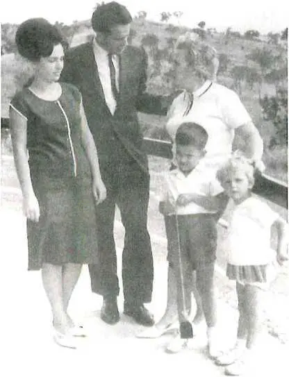 Первая загранкомандировка с Еленой сыном Алешей в Австралии 1963 год С - фото 26