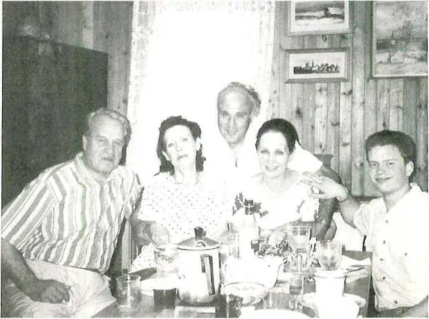 С Еленой и зятем Мэттом в гостях у Котовых А впереди замаячили другие проблемы - фото 35