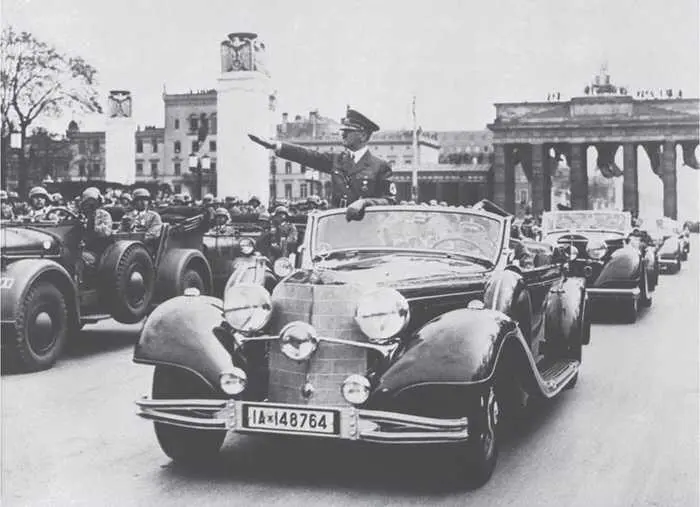 А Гитлер на параде Берлин 1939 г РГАКФД Речь Н Чемберлена и - фото 1