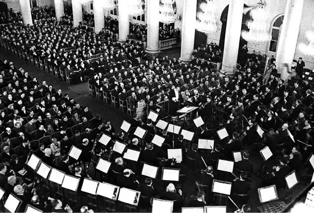 Исполнение Симфонии 7 Д Д Шостаковича в Колонном зале Дома союзов 1942 С - фото 68