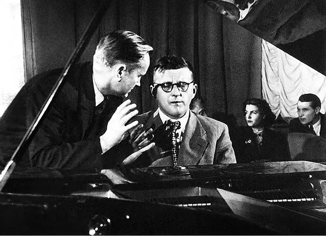 На съемках фильма Встреча на Эльбе 1948 С писателем С Я Маршаком Конец - фото 78