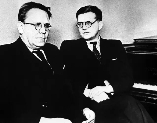 С писателем С Я Маршаком Конец 1940х С Г А Александровым во время работы - фото 79