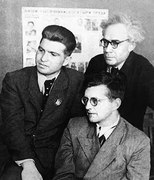 С пианистом Э Г Гилельсом и писателем Л В Никулиным Конец 1950х С - фото 92