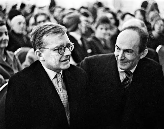 С дирижером И Б Маркевичем 1962 С женой Ириной на концерте в Большом зале - фото 103
