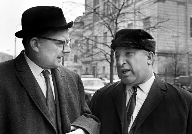 С дагестанским поэтом Расулом Гамзатовым 1967 На сцене Ленинградской - фото 113
