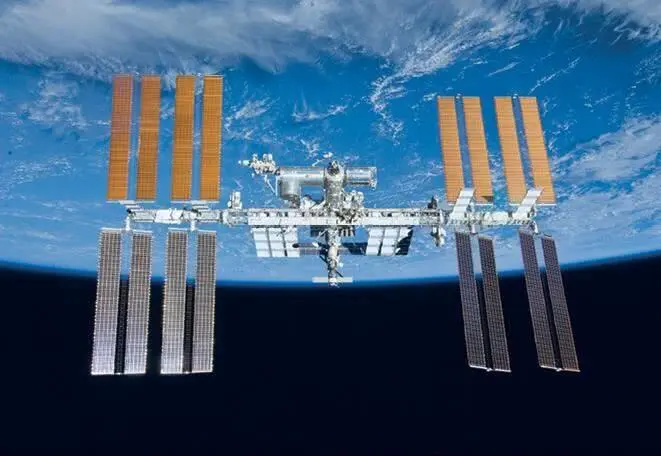 Международная космическая станция в мае 2010 года фотография NASA Почему - фото 79