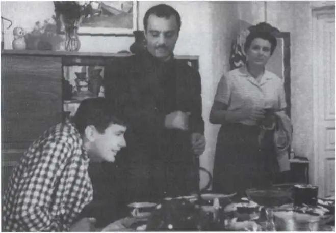 1962 г Я шагаю по Москве Любовь Соколова Никита Михалков и я Репетиция - фото 16