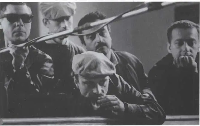 1968 г На съемках фильма Не горюй Рабочий момент 1968 г На съемках - фото 27