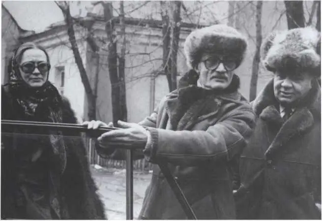 1981 г Слезы капали Репетиция Слева Нина Русланова справа Евгений - фото 66