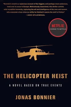 Jonas Bonnier The Helicopter Heist: A Novel Based on True Events обложка книги