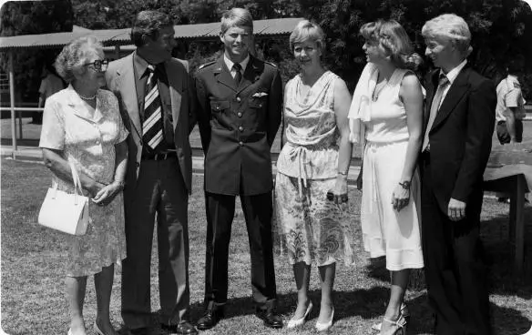 The day I got my wings From the left my gran Una Joubert my dad Pierre - фото 6