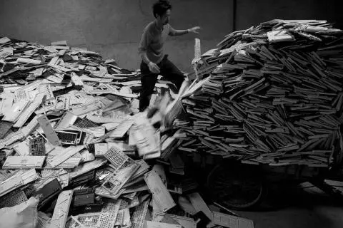An electronic waste mountain in Guiyu China Perhaps our most impressive piece - фото 3