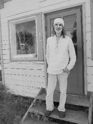 We go into the school building a wooden house with three classrooms and a - фото 60