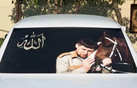 Autocrat on the rear windshield The governor Ramzan Kadyrov is a master of - фото 86