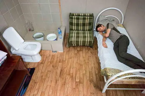 His guest room took a bit of getting used to but the bed was very comfortable - фото 87