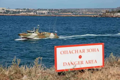 In Crimea I watched warships in Quarantine Bay near Sevastopol The - фото 91