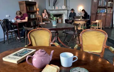 In many of the larger cities there are time cafés like this one in Saint - фото 96