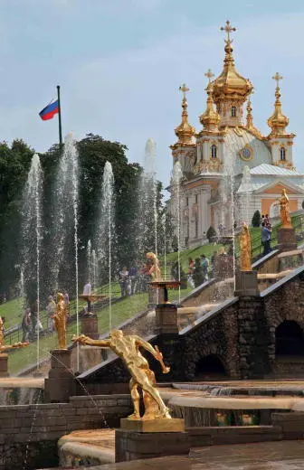 Golden grandeur Peterhof Palace is one of the bestknown attractions in the - фото 99