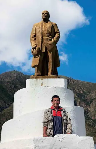 A statue of Lenin in the Altai Republic In the center of almost every Russian - фото 100