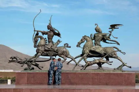 Statues of riders in Kyzyl Scythian heritage shapes the citys culture A site - фото 108