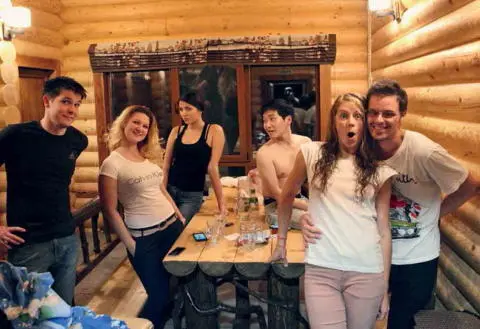 Russians sure know how to party Above the owners of a bar in Khabarovsk - фото 127