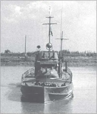 Бронекатер 119 Вид с левого борта и с носа 1949 год Бронекатер 119 - фото 75